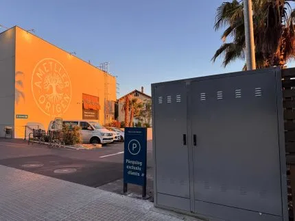 Armario GRA-6 de GET, instalado electrolinera en Ametller Origen de Sant Cugat del Vallès (Barcelona)