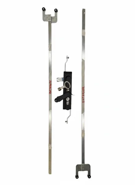 NA02047 Cerradura con maneta escamoteable activador y bombín triangular + disp. candado. Anclaje tres puntos con varillas (1690/GRA-55/GRA-66/2200)